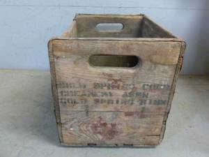 lot 187 image: Vintage Wooden Box