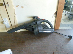 lot 17 image: Black & Decker Blower