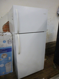 lot 3 image: Frigidaire RefrigeratorFreezer (Used)
