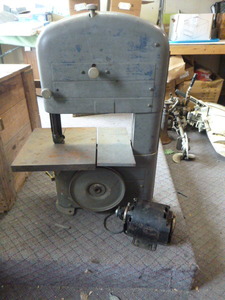 lot 23 image: Vintage Sears Roebuck Band Saw and Motor