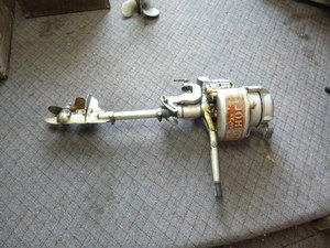 lot 27 image: Vintage Johnson Seahorse Outboard Motor