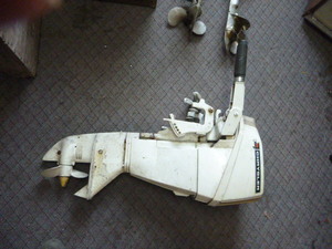 lot 28 image: Vintage Chrysler 6 Outboard Motor