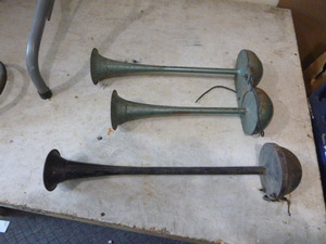 lot 29 image: Vintage Car Horns
