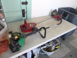 lot 84 image: 2 Weed Whips