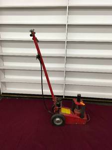 lot 148 image: Power Lift Hydraulics 22 Ton Air Operated Hydraulic Jack