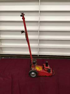 lot 153 image: Power Lift Hydraulics 22 Ton Air Operated Hydraulic Jack