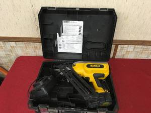 lot 163 image: DeWalt DC628DC629 15 Gauge Cordless Nailer