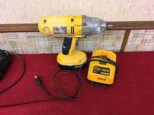 lot 176 image: DeWalt DW059 18V Heavy Duty 12 Cordless Impact Wrench & Battery Charger