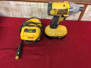 lot 178 image: DeWalt DW056 18V Heavy Duty 14 Cordless Impact Driver & Battery Charger