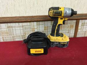 lot 180 image: DeWalt DC825 14 Cordless Impact Driver & Battery Charger