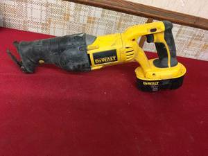 lot 186 image: DeWalt 18V DC385 Variable Speed Reciprocating Saw