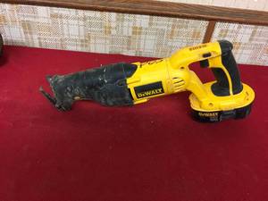 lot 189 image: DeWalt 18V DC385 Variable Speed Reciprocating Saw