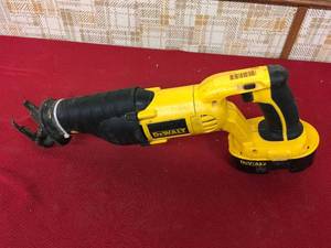lot 190 image: DeWalt 18V DC385 Variable Speed Reciprocating Saw