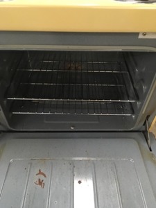 lot 27 image: Hotpoint Electric Stove used in working condition