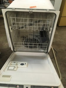 lot 28 image: Maytag dishwasher used in good working condition