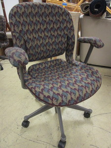 lot 506 image: HERMAN MILLER OFFICE CHAIR