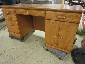 lot 524 image: SOLID OAK DESK