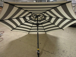 lot 527 image: BETTER HOMES & GARDENS PATIO TABLE UMBRELLA