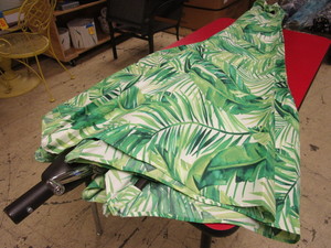 lot 528 image: BETTER HOMES & GARDENS PATIO TABLE UMBRELLA
