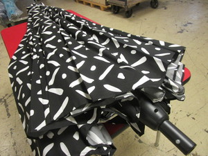 lot 531 image: BETTER HOMES & GARDENS PATIO TABLE UMBRELLA