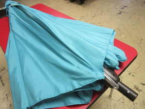lot 532 image: BETTER HOMES & GARDENS PATIO TABLE UMBRELLA
