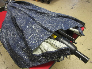 lot 533 image: BETTER HOMES & GARDENS PATIO TABLE UMBRELLA
