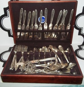 lot 68 image: Silverware