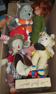 lot 74 image: Dolls and Plush Animals