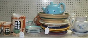 lot 94 image: Dishware