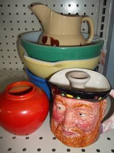 lot 100 image: Pyrex Bowls and More