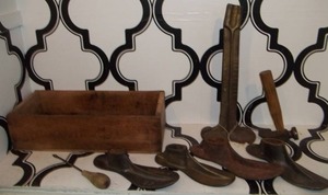 lot 141 image: Vintage Cobblers Tools