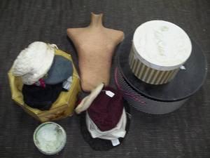 lot 149 image: Vintage Hats and Hat Boxes