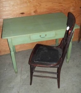 lot 5 image: Vintage Writing Desk with Chair