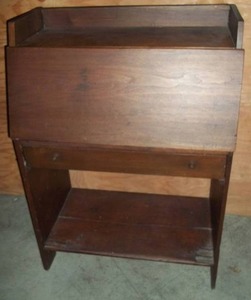 lot 12 image: Administrative Assistants Desk