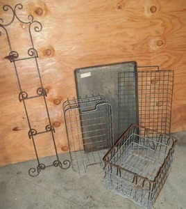 lot 176 image: Metal Decor