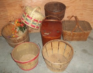 lot 207 image: Picnic Baskets and More