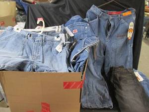 lot 204 image: Large Box Of Ladies Shorts NWT (16W, 18...