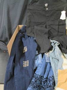 lot 211 image: Large Box Of Ladies JeggingsJeans...