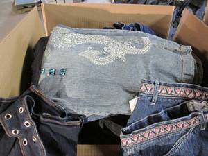 lot 206 image: NWT Size 20 Ladies Large Lot of JeansS...
