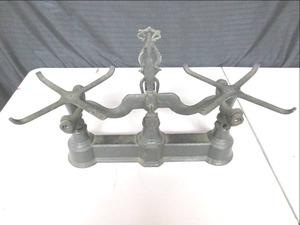 lot 6 image: Vintage cast iron scale 2C...