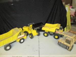 lot 14 image: Vintage Tonka Loader, With (2) Mighty Might Dump Trucks, Nylint Big Dump Truck, Loader in Excellent Condition