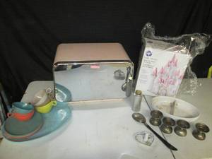 lot 26 image: Vintage dishes, bread box, castle c...