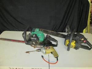 lot 30 image: Hedge trimmer has compression, chai...
