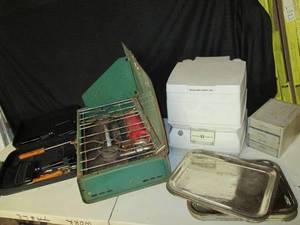 lot 40 image: Camping lot with stove, potty, gril...