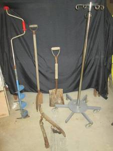 lot 41 image: Hand tools, ice auger, medical bag ...