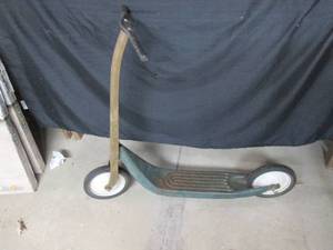 lot 42 image: Vintage scooter...