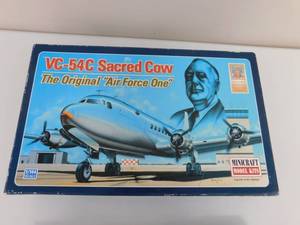 lot 36 image: 3 - Collectible Model Airplanes
