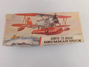 lot 39 image: 3 - Collectible Model Airplanes #2