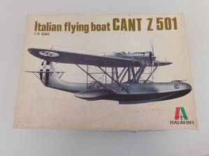 lot 42 image: 2 - Italeri Collectible Model Airplanes