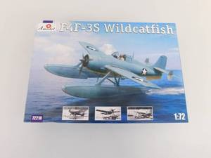 lot 45 image: 3 - Collectible Model Airplanes #5
